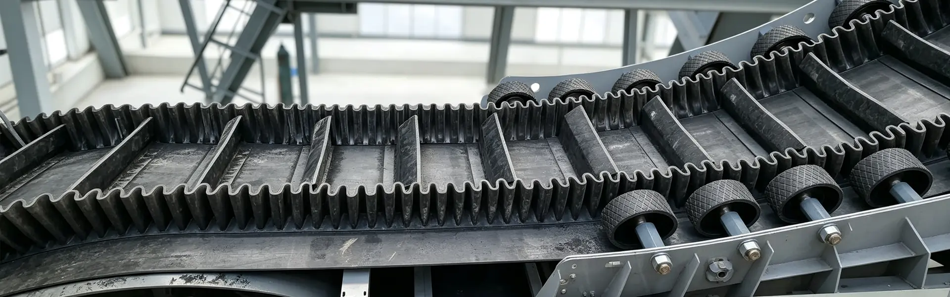 Cleated at Sidewall Conveyor Belt