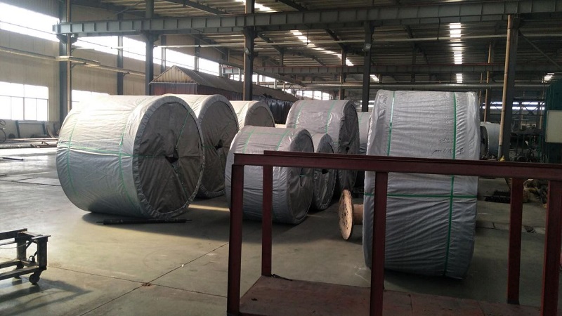 Malaking Batch ng Steel Cord Conveyor Belts na Ini-export sa Senegal upang Suportahan ang Transportasyon ng Materyal sa Pagmimina